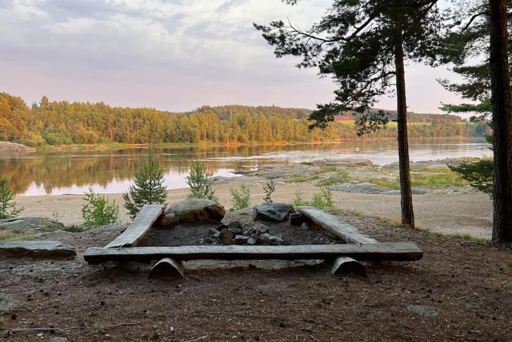 Attraktiv & Smart Funkishytte Pa Nes Strandhager. Årnes Kültér fotó