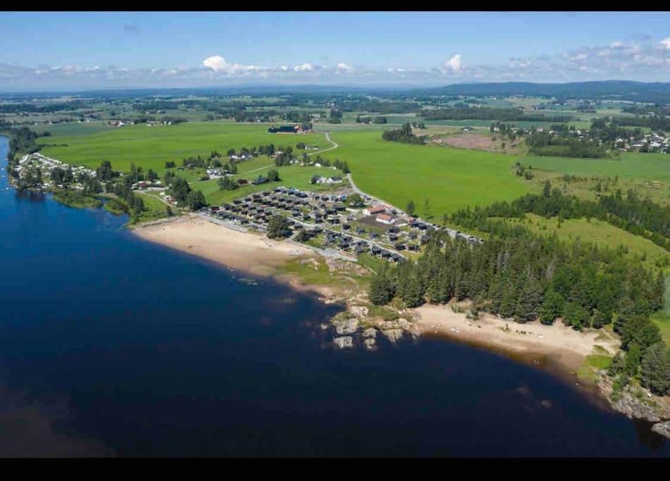 Attraktiv & Smart Funkishytte Pa Nes Strandhager. Årnes Kültér fotó
