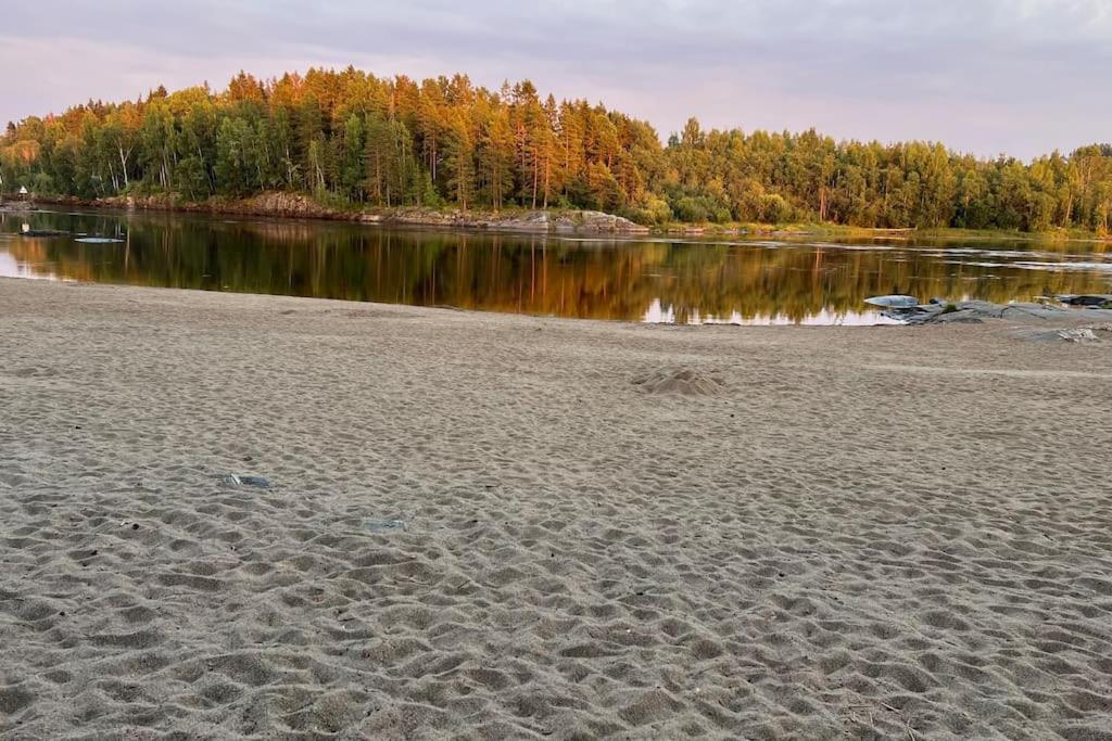 Attraktiv & Smart Funkishytte Pa Nes Strandhager. Årnes Kültér fotó