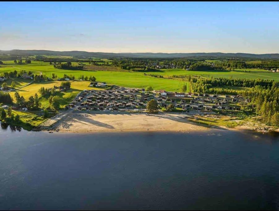 Attraktiv & Smart Funkishytte Pa Nes Strandhager. Årnes Kültér fotó